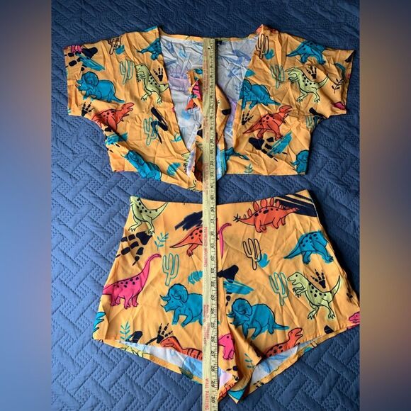 Woman’s Dinosaur Short Set - Picture 5 of 8